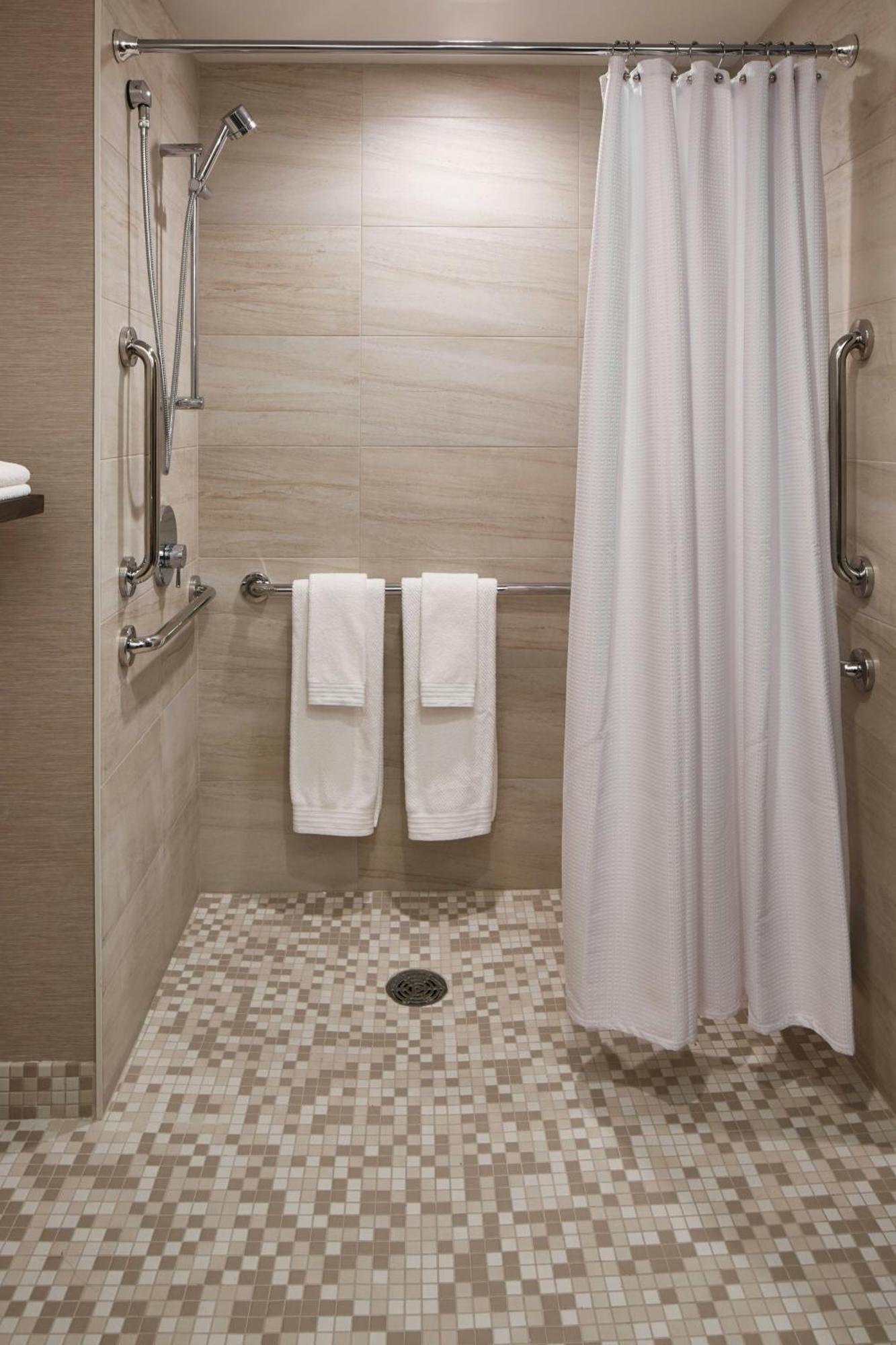 The Del Monte Lodge Renaissance Rochester Hotel & Spa Zewnętrze zdjęcie